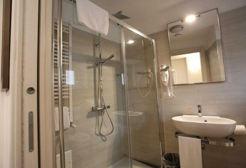 اتاق لوکس چهار تخته, Eubea