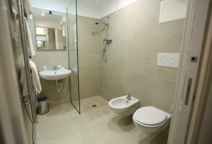 اتاق لوکس یک تخته, Eubea