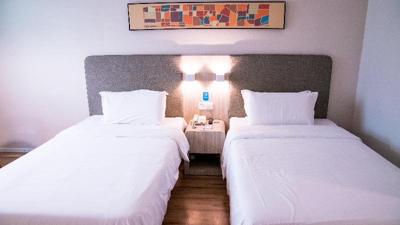 Номер Стандарт, Hanting  Nanchang Bayi Square Fuzhou Road