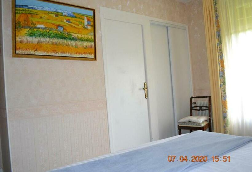 غرفة قياسية, Le Castel