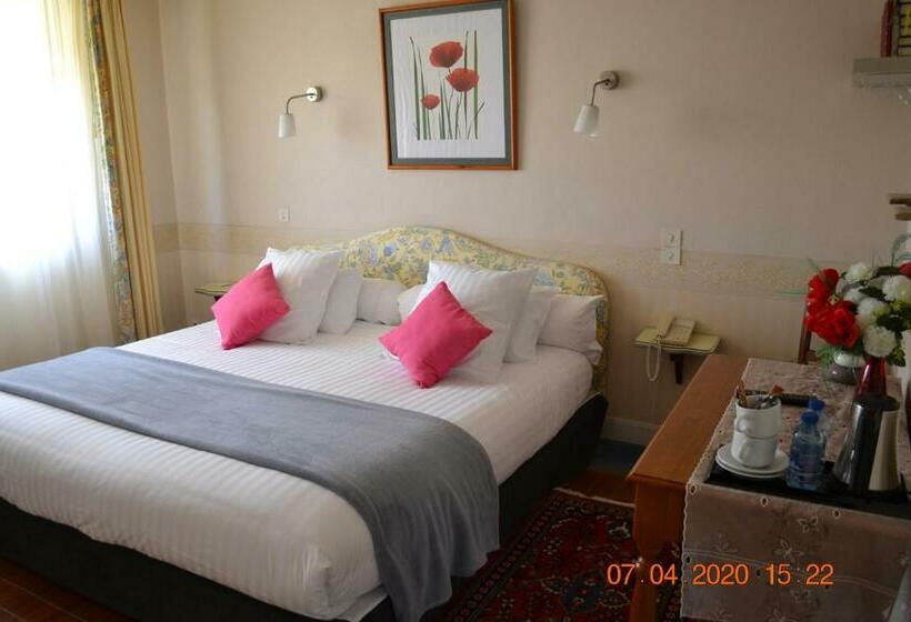 غرفة قياسية, Le Castel