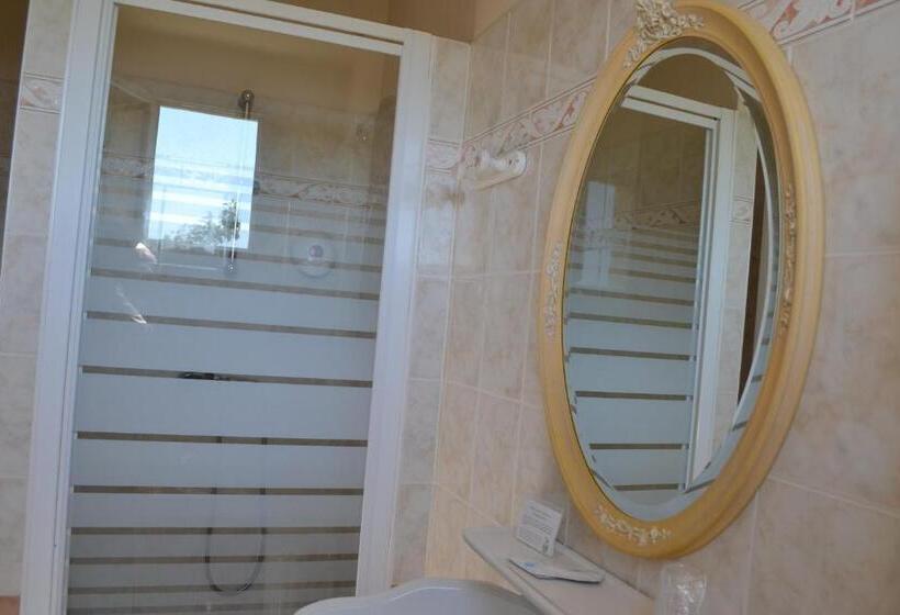 غرفة قياسية, Le Castel