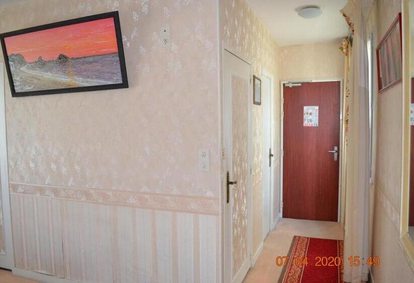 غرفة ديلوكس, Le Castel