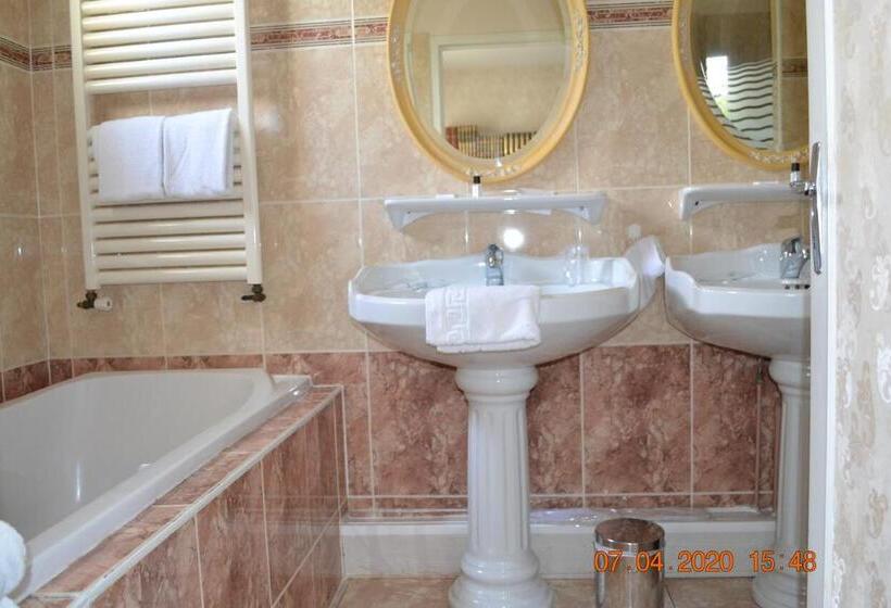 غرفة ديلوكس, Le Castel