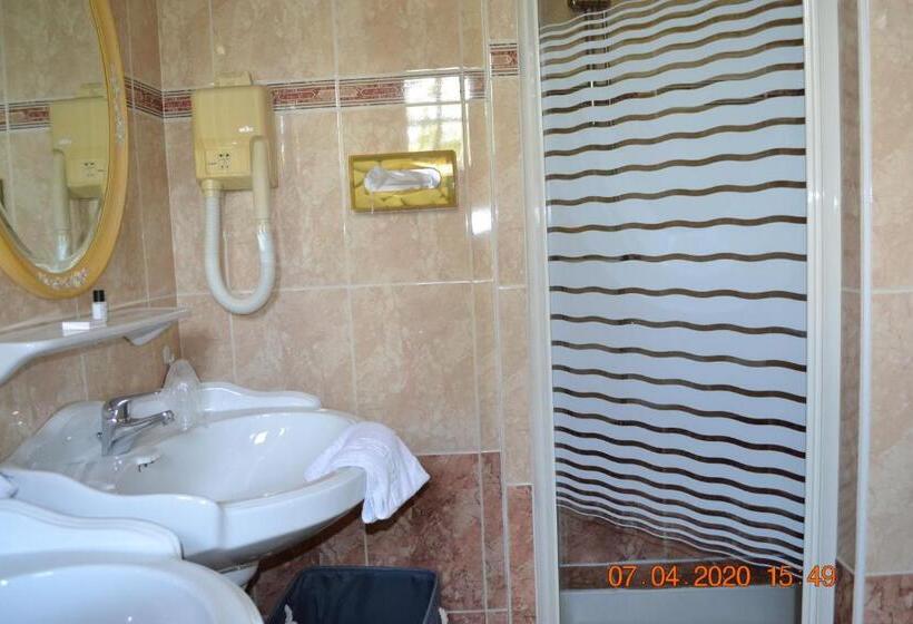 غرفة ديلوكس, Le Castel