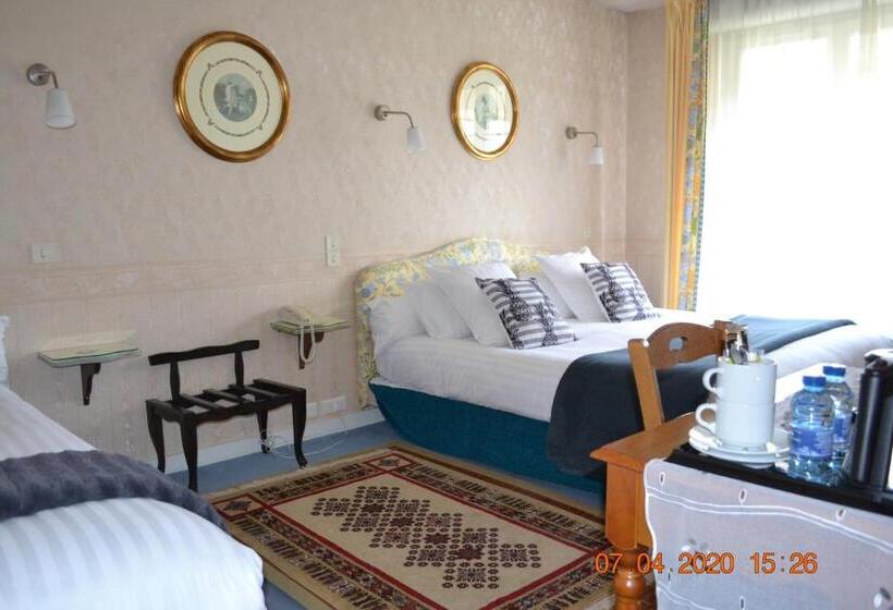 غرفة قياسية ثلاثية, Le Castel