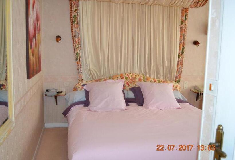 غرفة ديلوكس, Le Castel