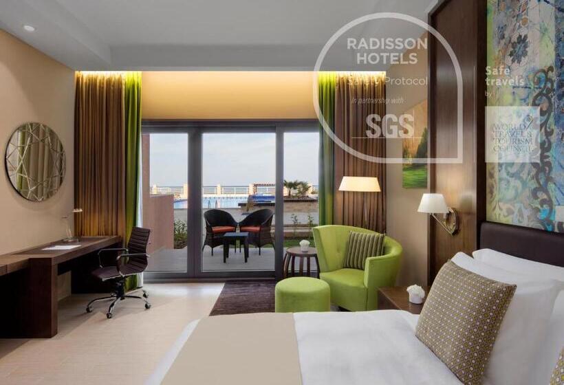 اتاق پرمیوم با چشم‌انداز دریا, Radisson Blu Hotel & Resort, Sohar