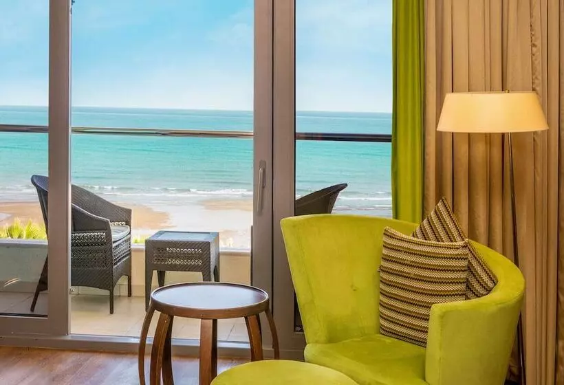 اتاق پرمیوم با چشم‌انداز دریا, Radisson Blu Hotel & Resort, Sohar