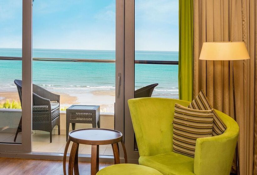 اتاق سوپریور با چشم‌انداز دریا, Radisson Blu Hotel & Resort, Sohar