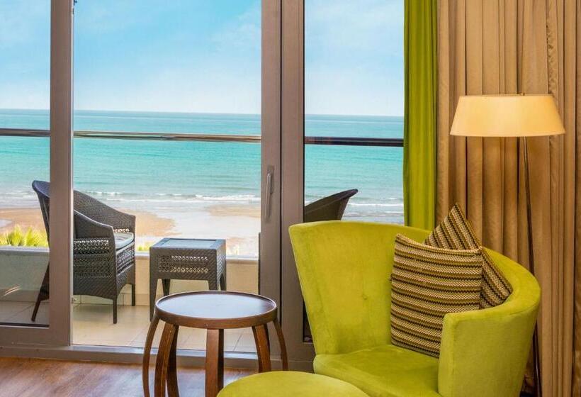 اتاق سوپریور با چشم‌انداز دریا, Radisson Blu Hotel & Resort, Sohar