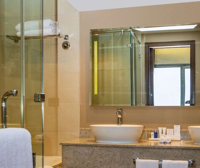 اتاق سوپریور با چشم‌انداز دریا, Radisson Blu Hotel & Resort, Sohar