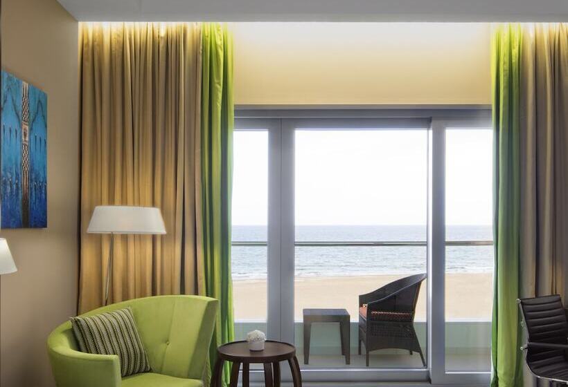 اتاق سوپریور با چشم‌انداز دریا, Radisson Blu Hotel & Resort, Sohar