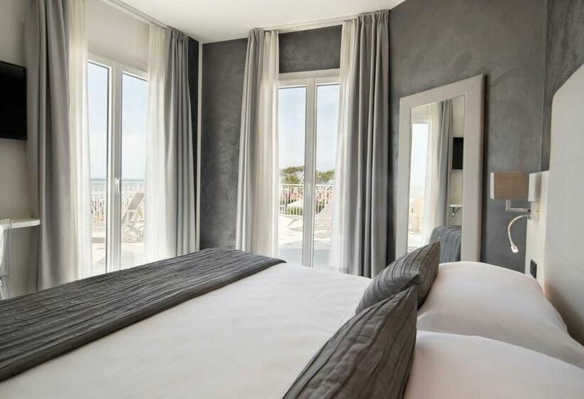 اتاق استاندارد با چشم‌انداز دریا, Sayonara