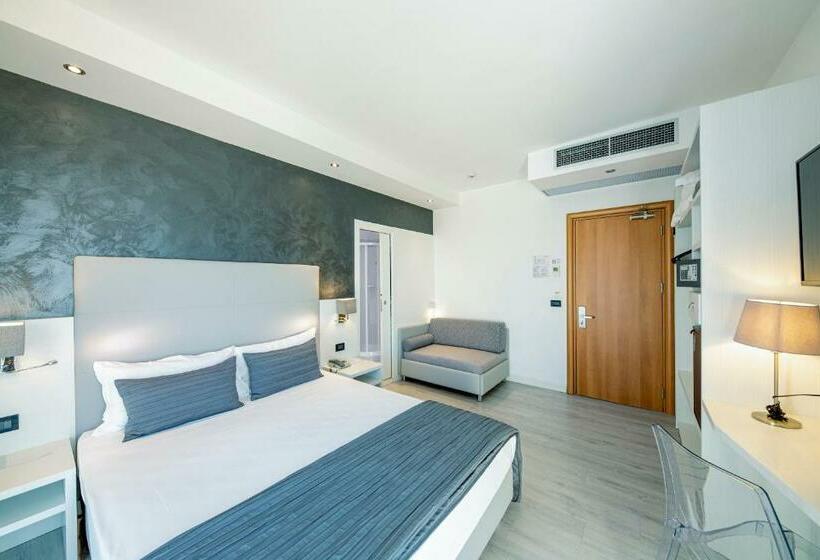 اتاق استاندارد با چشم‌انداز دریا, Sayonara