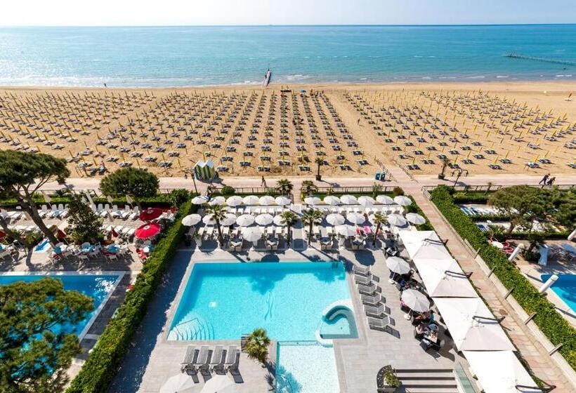 اتاق سه نفره سوپریور با چشم‌انداز دریا, Sayonara