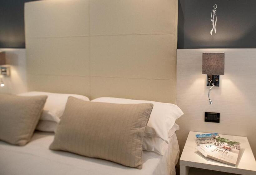 اتاق لوکس با چشم‌انداز دریا, Sayonara