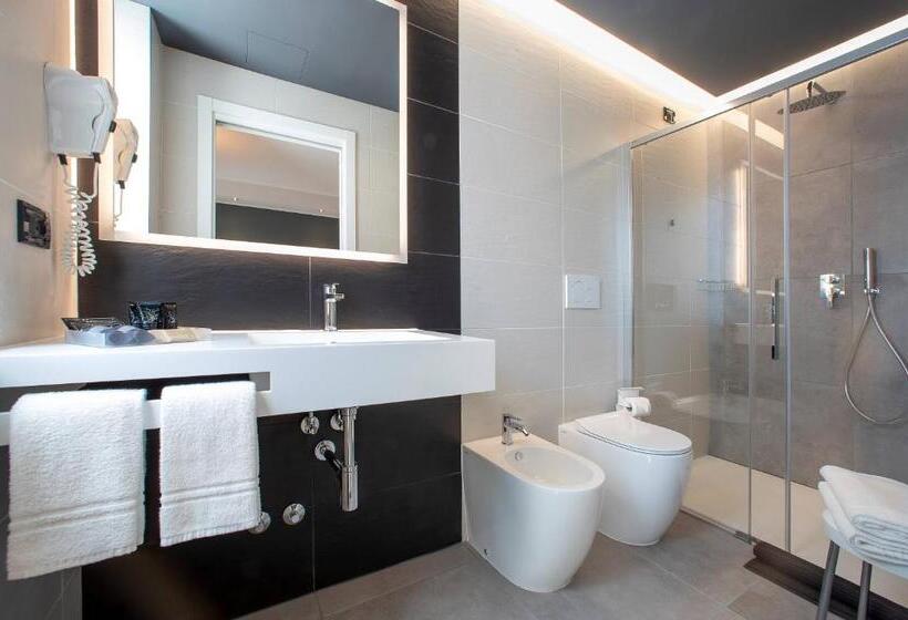 اتاق لوکس چهار تخته, Sayonara