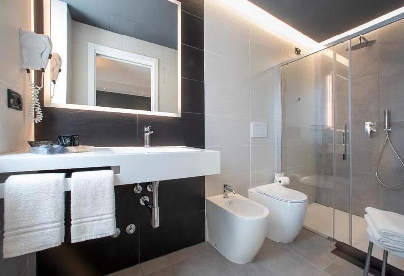 اتاق استاندارد چهار تخته, Sayonara