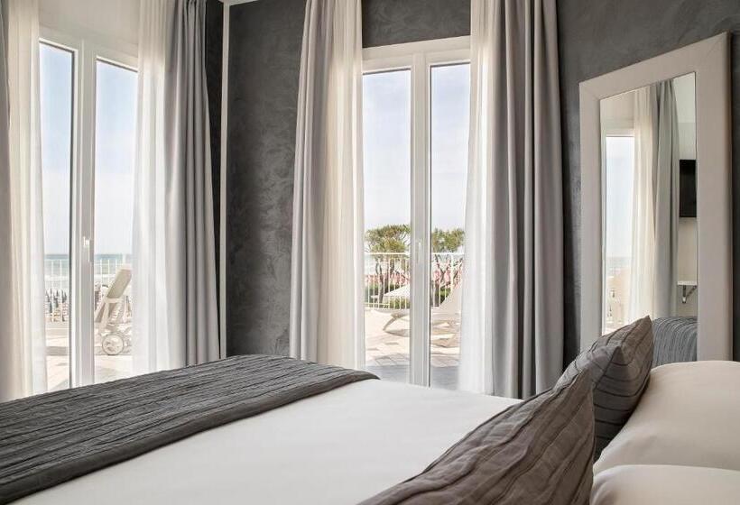 اتاق استاندارد با چشم‌انداز دریا, Sayonara