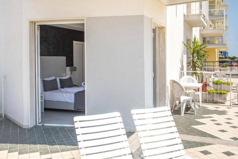 Triple Room Sea View, Sayonara