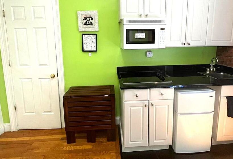 استودیو خانوادگی, Nyc Empire Apartments