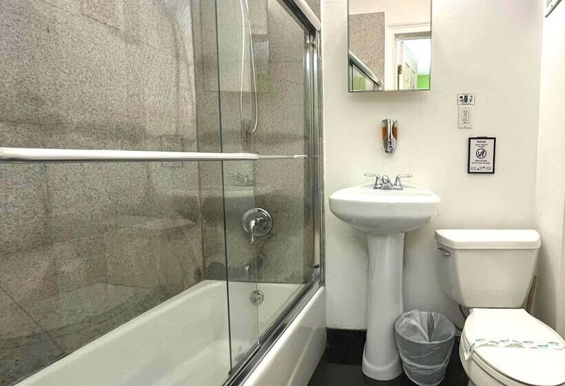 استودیو خانوادگی, Nyc Empire Apartments