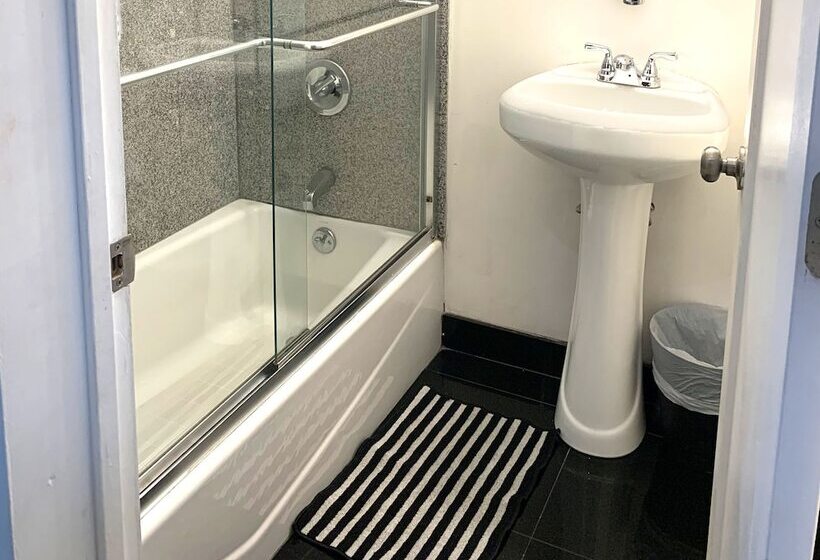 استودیوی استاندارد, Nyc Empire Apartments