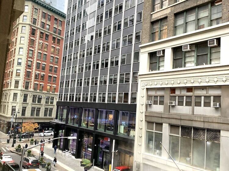 استودیوی استاندارد, Nyc Empire Apartments