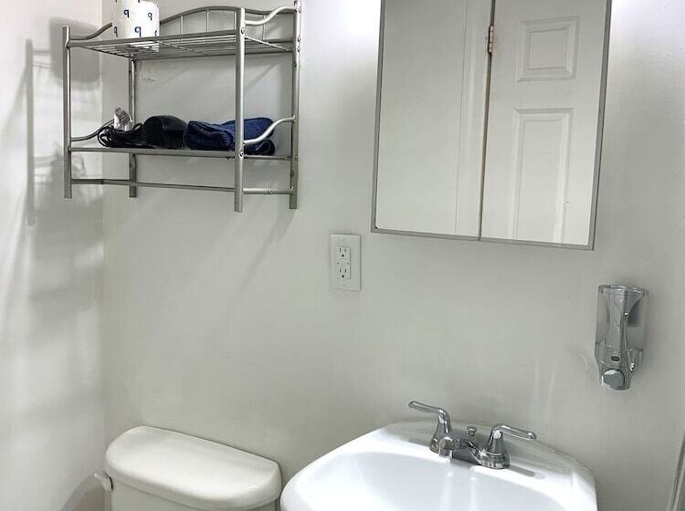 استودیوی استاندارد, Nyc Empire Apartments