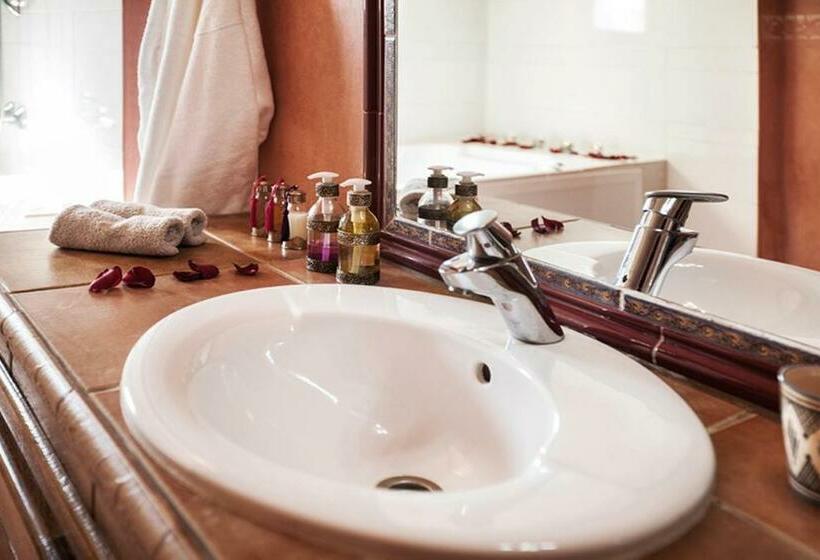 سوییت لوکس, Dar Tanja Boutique