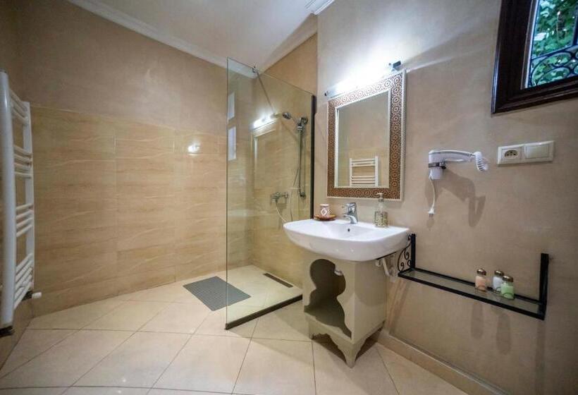 اتاق اکونومی, Dar Tanja Boutique