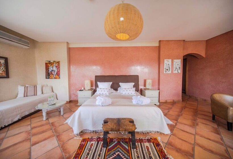 سوییت لوکس, Dar Tanja Boutique