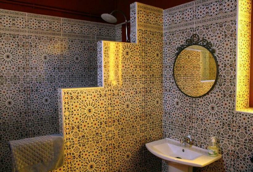 חדר סטנדרט לשלושה, Riad Meftaha