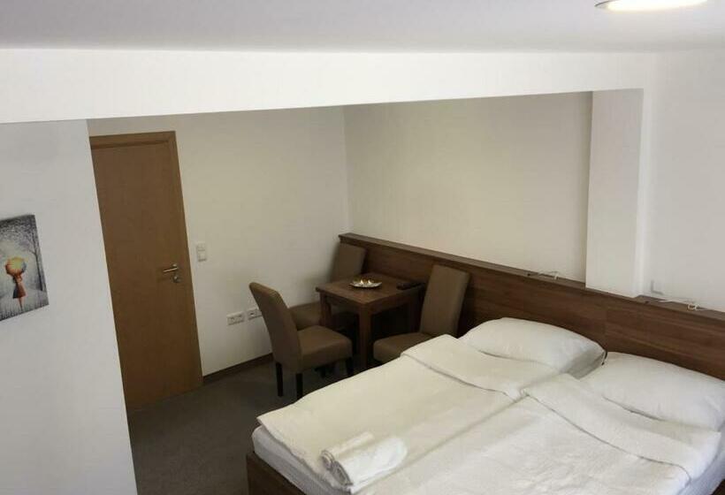 اتاق استاندارد, Malena