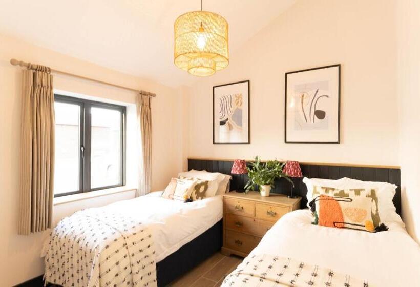 غرفة قياسية سرير كينج, Appletree   A Newly Converted Luxury Barn In Warwickshire On Our Farm