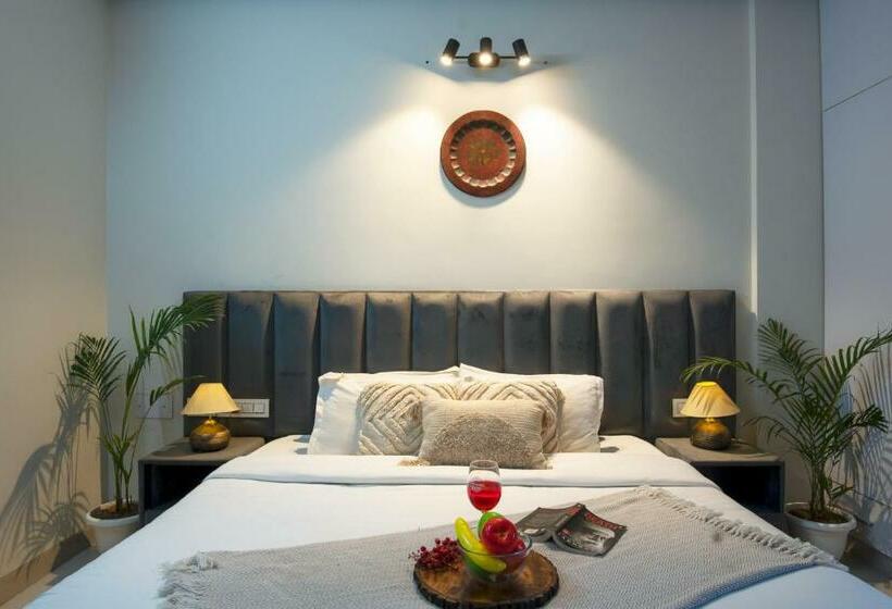 침실 2개 아파트, Serviced Apartment Near Medanta By Bedchambers