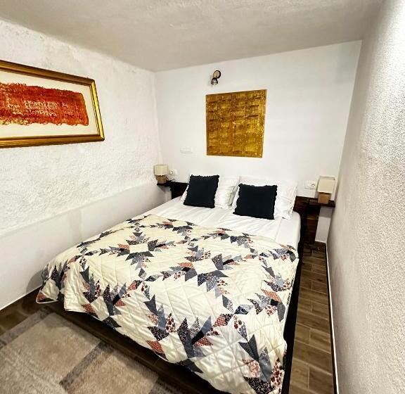 اتاق خانوادگی, Slovenian House Vida