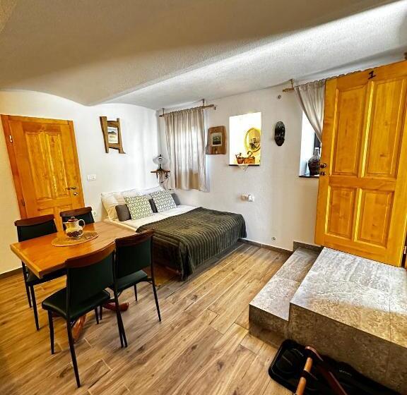 اتاق خانوادگی, Slovenian House Vida