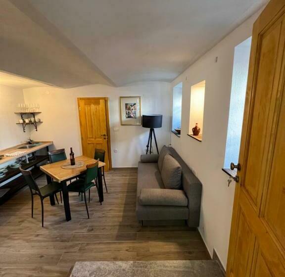 اتاق خانوادگی, Slovenian House Vida