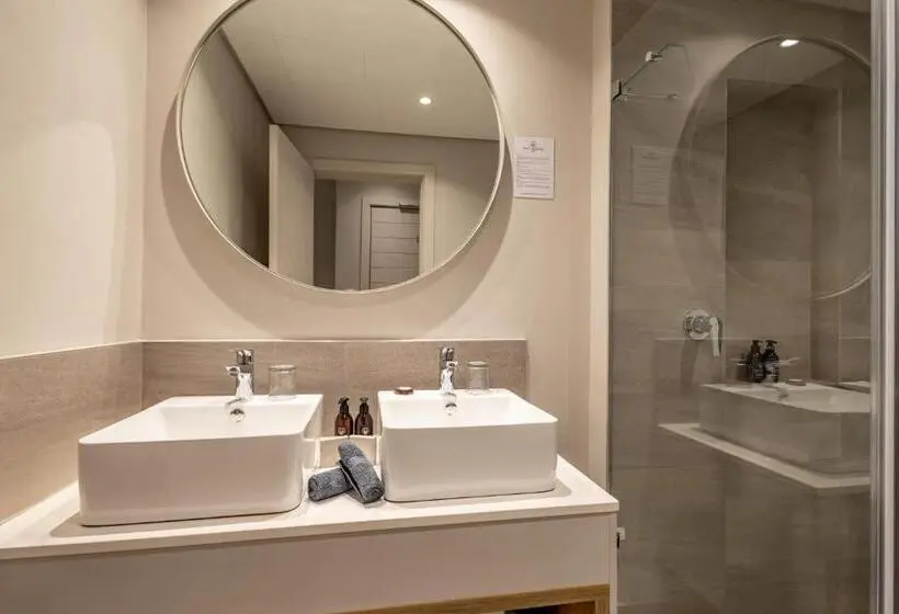 سوییت, Plett Quarter Hotel   Lion Roars Hotels & Lodges
