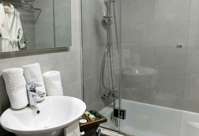 Executive Suite, Lb Suites