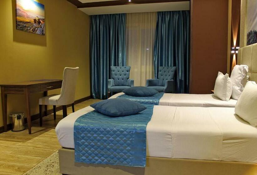 Executive Suite, Lb Suites