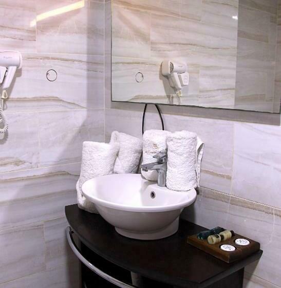 Family Studio, Lb Suites