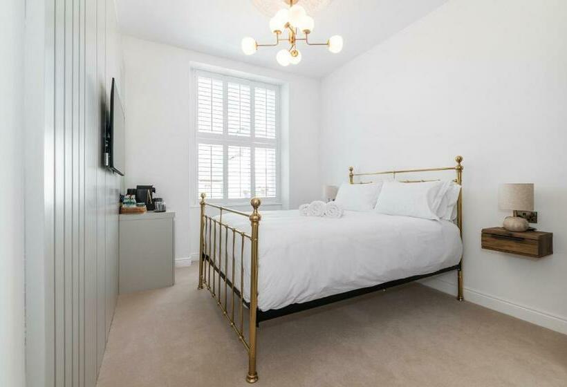 Camera Standard, Number 59 Dublin