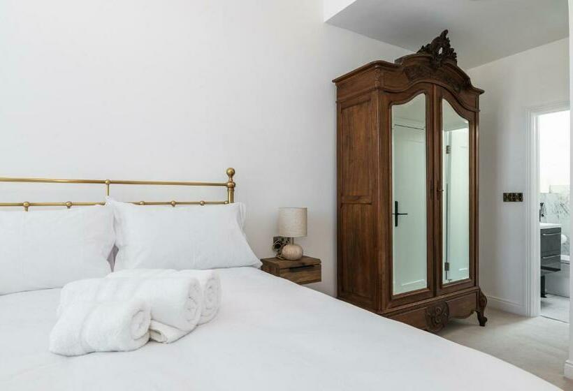 Camera Standard, Number 59 Dublin