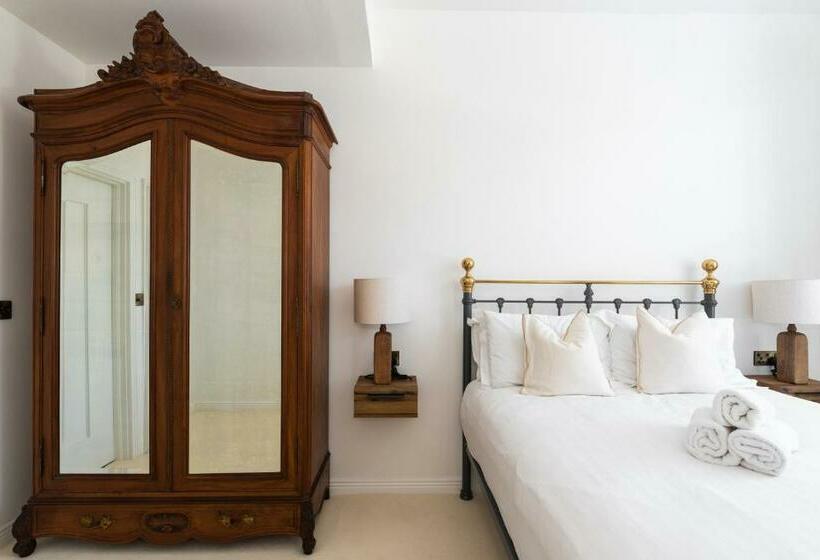 Camera Standard, Number 59 Dublin