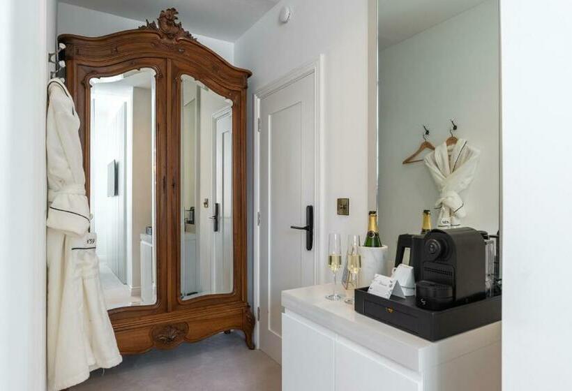 Camera Standard, Number 59 Dublin