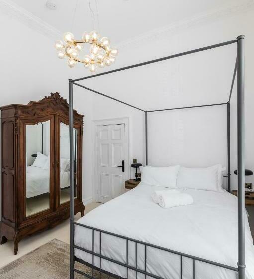 Camera Standard, Number 59 Dublin