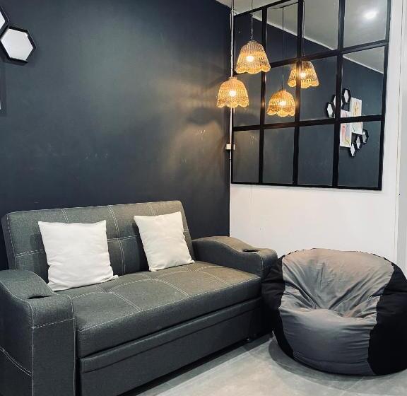 استودیوی استاندارد, Akc Airbnb